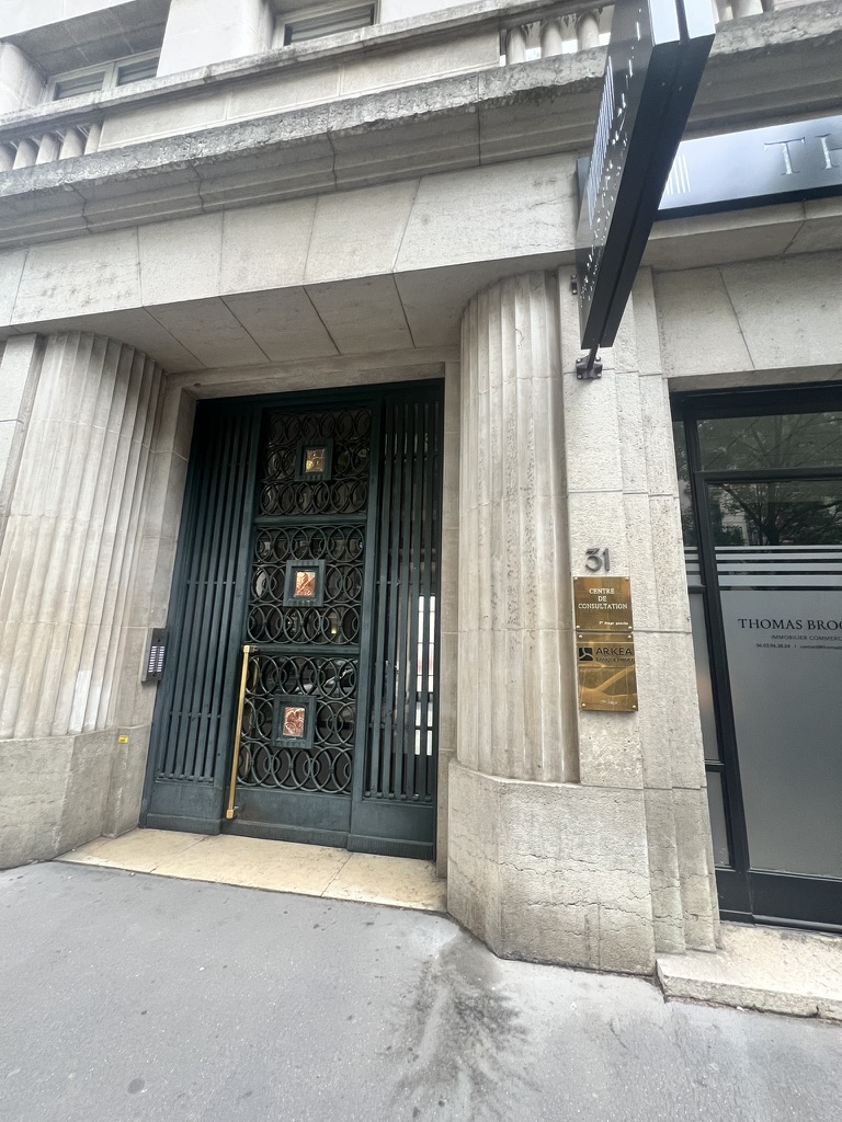 Entrée du cabinet — 31, centre de consultation